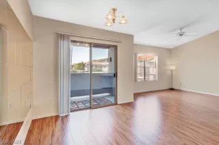 Photo #4: 2325672 Listing