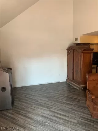 Photo #2: 2325673 Listing 