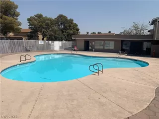 Photo #6: 2325673 Listing 