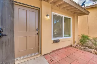 Photo #3: 2325684 Listing
