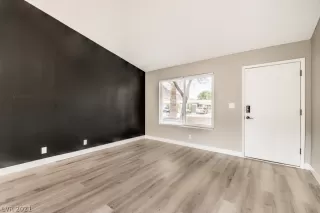 Photo #5: 2325684 Listing