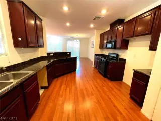 Photo #2: 2325686 Listing 