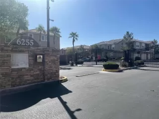 Photo #3: 2325686 Listing 