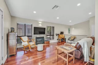 Photo #3: 2325695 Listing 