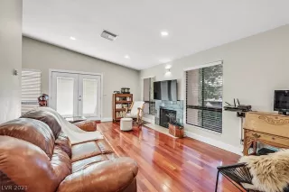 Photo #4: 2325695 Listing 