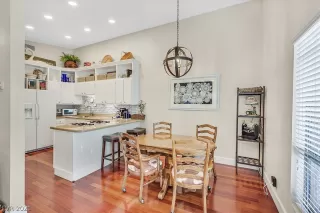 Photo #6: 2325695 Listing 