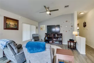 Photo #3: 2325706 Listing