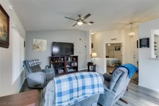 Photo #5: 2325706 Listing