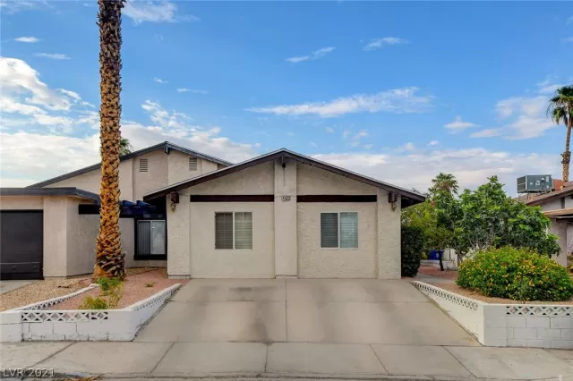 MLS: 2325733 Condo For Sale