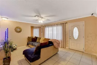 Photo #5: 2325733 Listing 