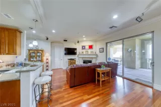 Photo #4: 2325739 Listing