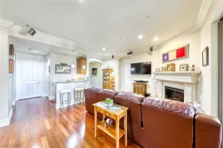 Photo #5: 2325739 Listing