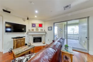 Photo #6: 2325739 Listing