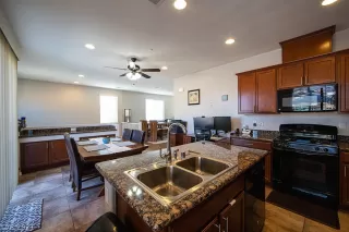 Photo #4: 2325745 Listing