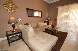 Photo #2: 2325747 Listing