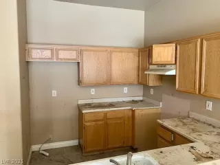 Photo #4: 2325751 Listing