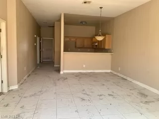 Photo #5: 2325751 Listing