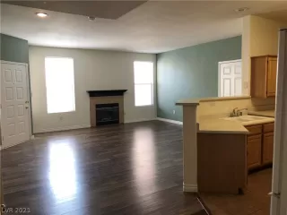 Photo #2: 2325757 Listing 