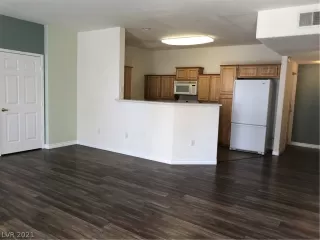 Photo #3: 2325757 Listing 