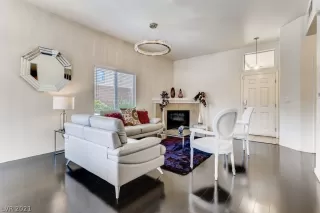 Photo #3: 2325759 Listing