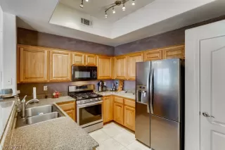 Photo #6: 2325759 Listing