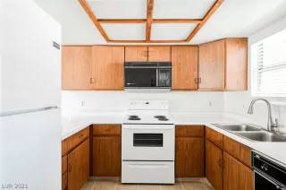 Photo #5: 2325785 Listing 