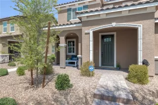 Photo #2: 2325818 Listing