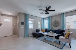 Photo #6: 2325818 Listing