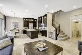 Photo #5: 2325828 Listing 