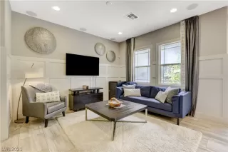 Photo #6: 2325828 Listing 