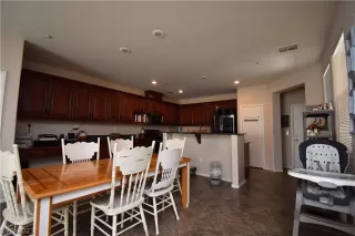 Photo #4: 2325832 Listing