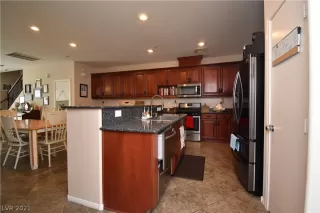 Photo #6: 2325832 Listing