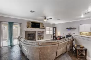 Photo #4: 2325860 Listing