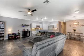 Photo #6: 2325860 Listing