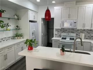 Photo #2: 2325865 Listing 