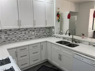 Photo #4: 2325865 Listing 