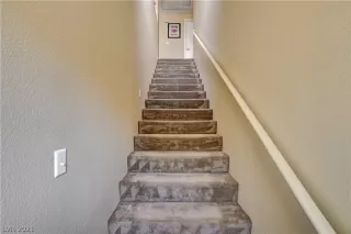 Photo #4: 2325884 Listing