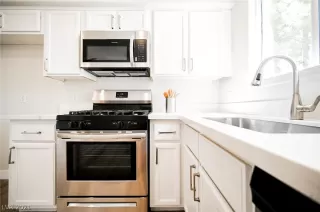 Photo #5: 2325893 Listing 