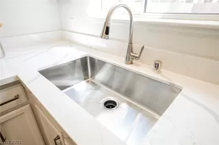 Photo #6: 2325893 Listing 