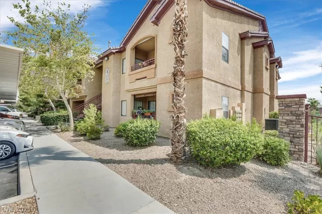 MLS: 2325912 Condo For Sale