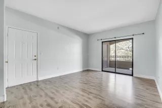 Photo #3: 2325912 Listing