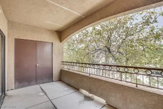 Photo #4: 2325912 Listing