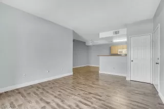 Photo #6: 2325912 Listing