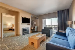 Photo #3: 2325958 Listing