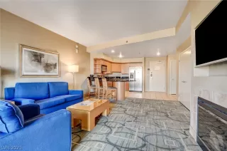 Photo #4: 2325958 Listing