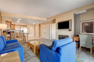 Photo #5: 2325958 Listing