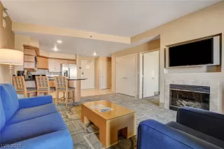 Photo #6: 2325958 Listing