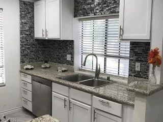 Photo #5: 2325960 Listing 