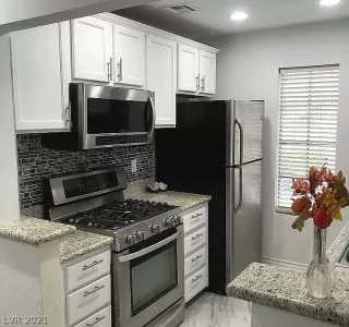 Photo #6: 2325960 Listing 