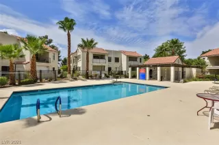 Photo #4: 2325968 Listing